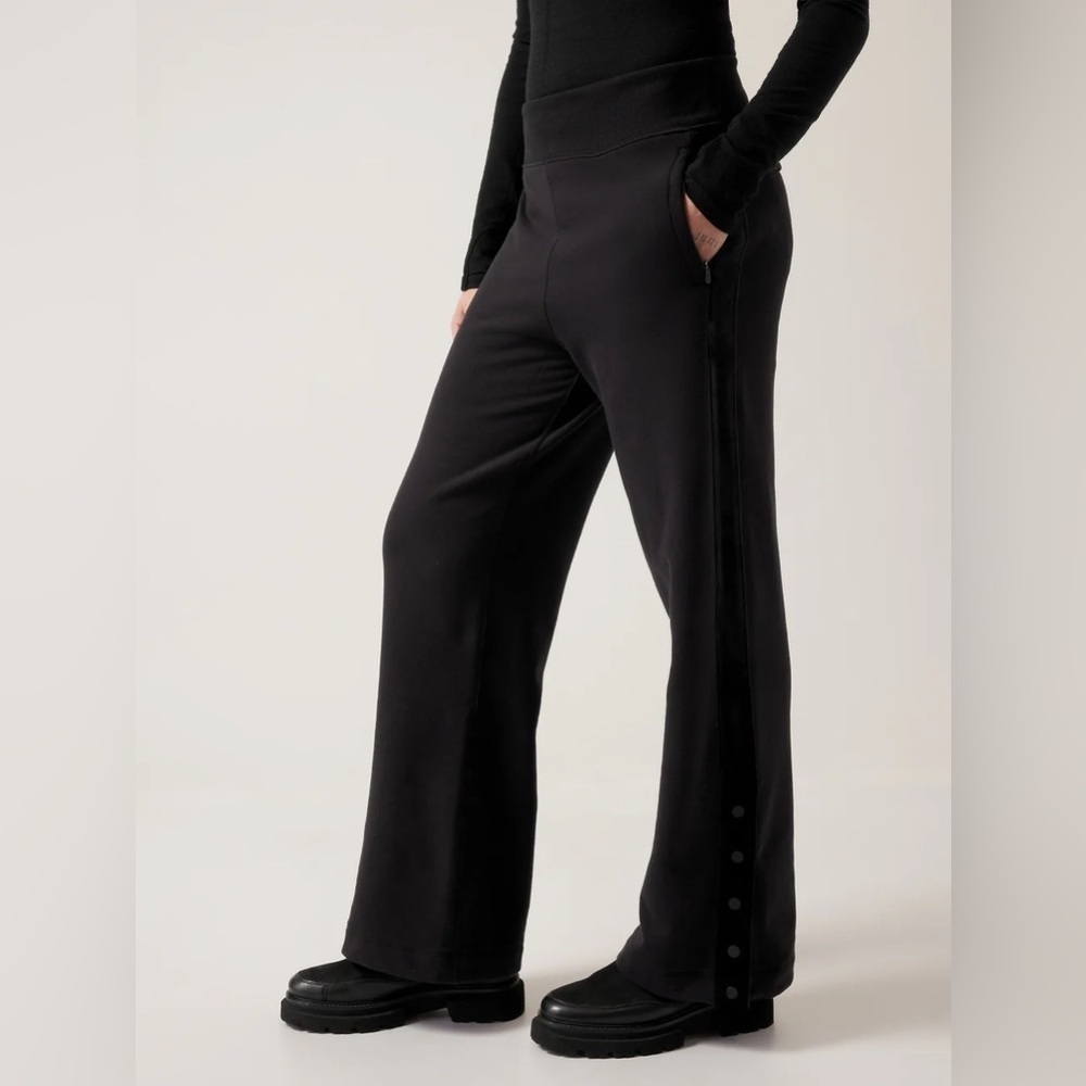 NWT ATHLETA Retroplush Velvet Straight Leg Pant  Black #467892 size MP